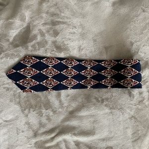 Structure 100% silk tie